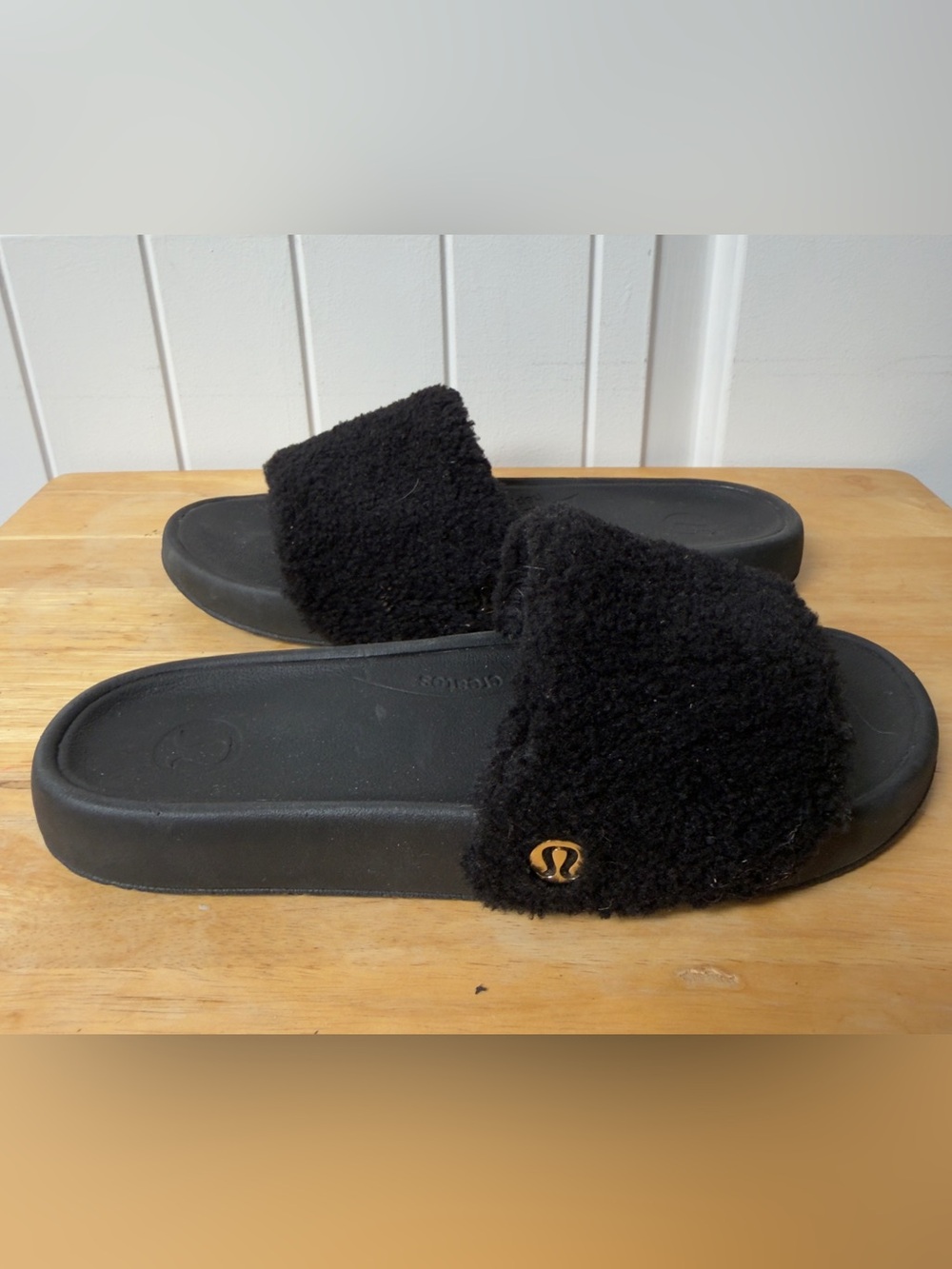 Lululemon Women’s Fleece Restfeel Slides Size 9 Cozy Comfort Sandals